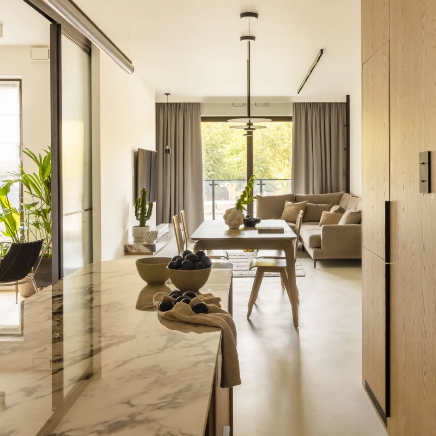 Realizacja oto_projekt — salon z widokiem na taras