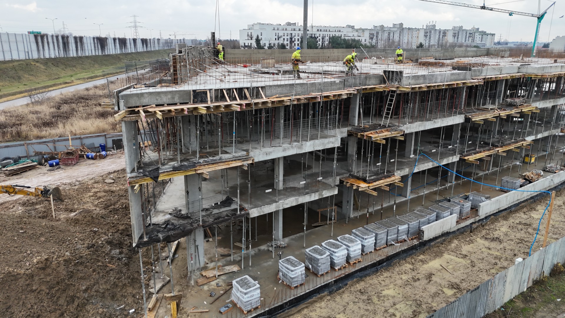 Miniatura: Zbliżenie na konstrukcję — szalunki i zbrojenie