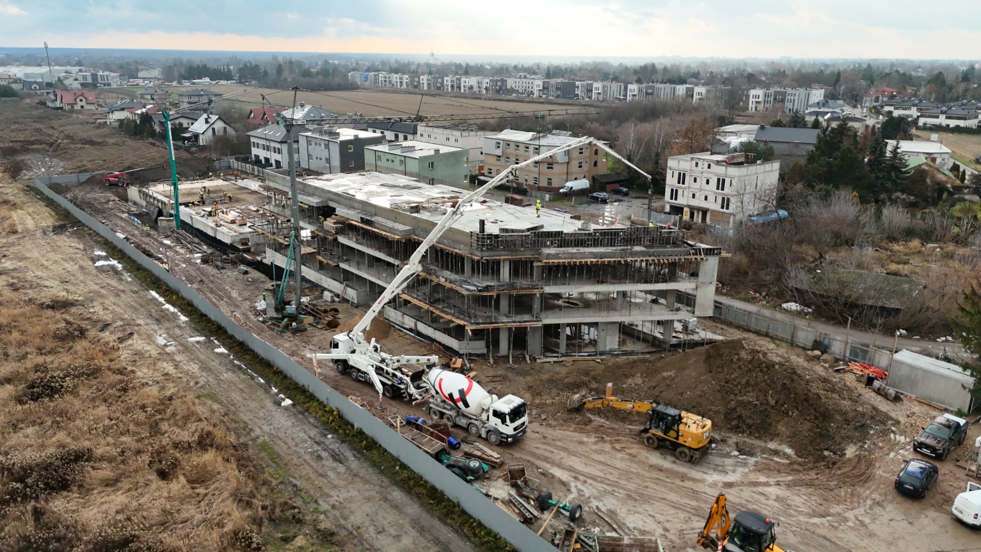 Miniatura: Budynek A — widok ogólny z pompą do betonu