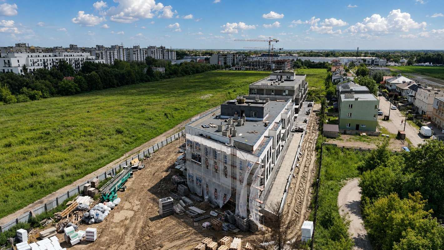 Miniatura: Budynek A — elewacja zachodnia z widocznymi oknami od podłogi