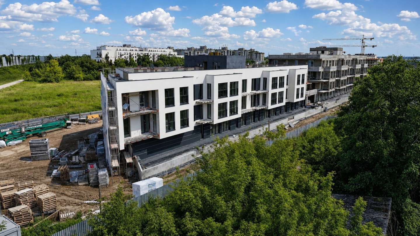 Miniatura: Budynek A — elewacja frontowa z bliska, detale wykończenia